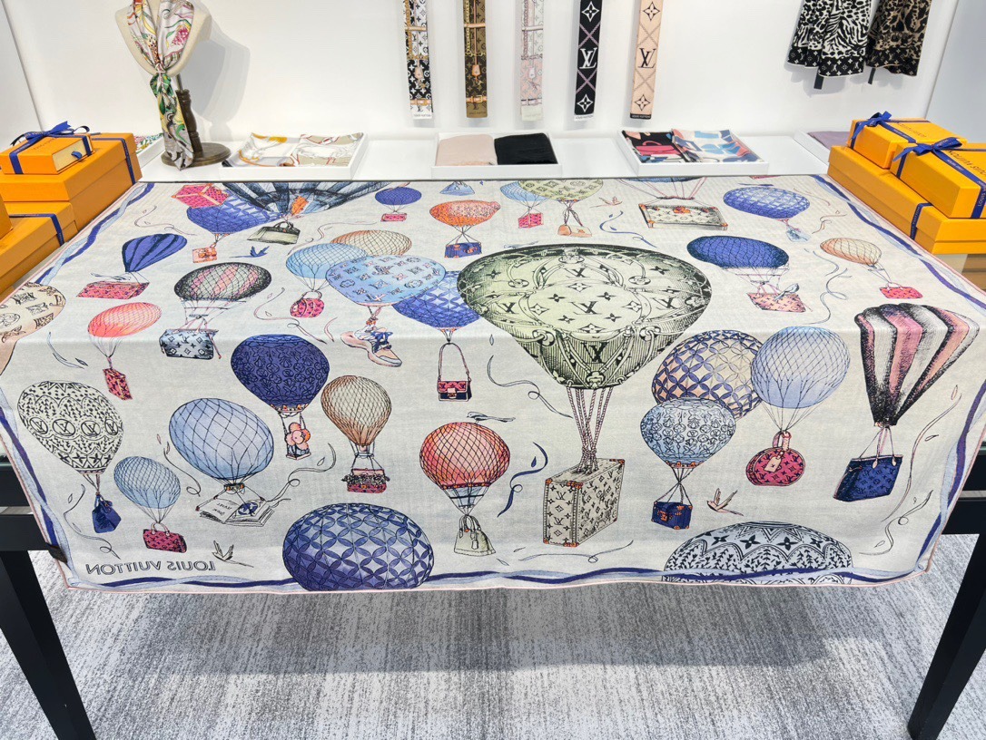 Louis Vuitton Shawls-140